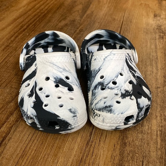 Crocs black & white marble Clogs sandals size C5 - Picture 5 of 9